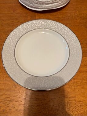 Sold!! Mikasa Fine China Parchment L3438 8in Salad Desert Plate For Replacement